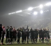 🎥 Sans doute son dernier match en Rouche : enlacé par tous ses coéquipiers, il va rapporter plusieurs millions bienvenus au Standard