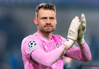 Un dernier transfert surprise à l'étanger, la continuité à Bruges ou le choix du coeur : le casse-tête de Simon Mignolet