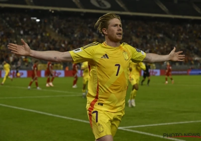 📷 Un fameux trio ! Kevin De Bruyne avec un ancien rival et une légende du football lors de ses vacances